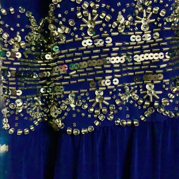 Formal dress - Picture 3 of 3